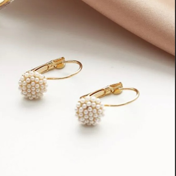New Gold Pearl Hoop Earrings - Picture 5 of 8
